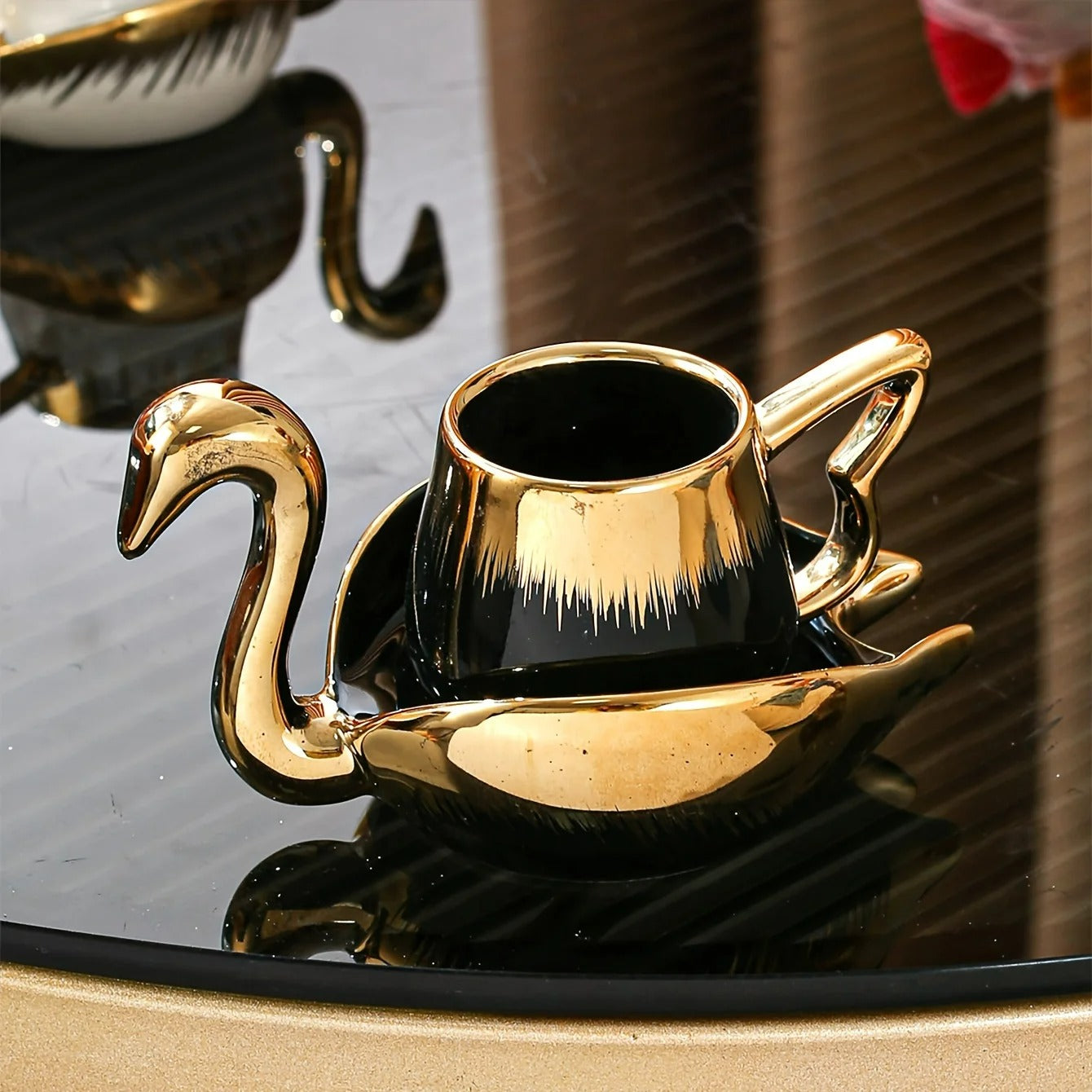 Conjuto de Xícara com Pires de Porcelana - Cisne Dourado