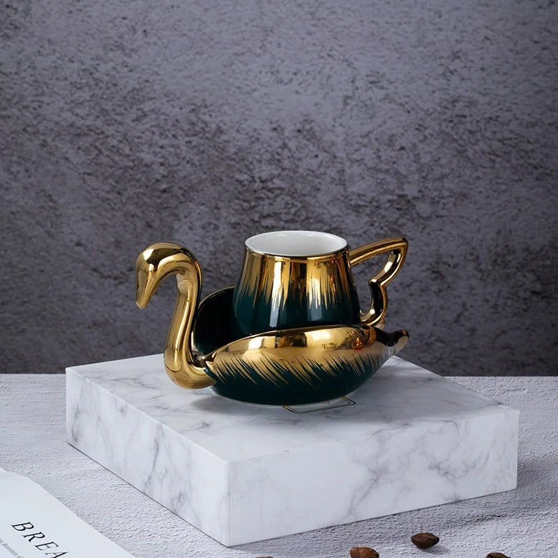 Conjuto de Xícara com Pires de Porcelana - Cisne Dourado