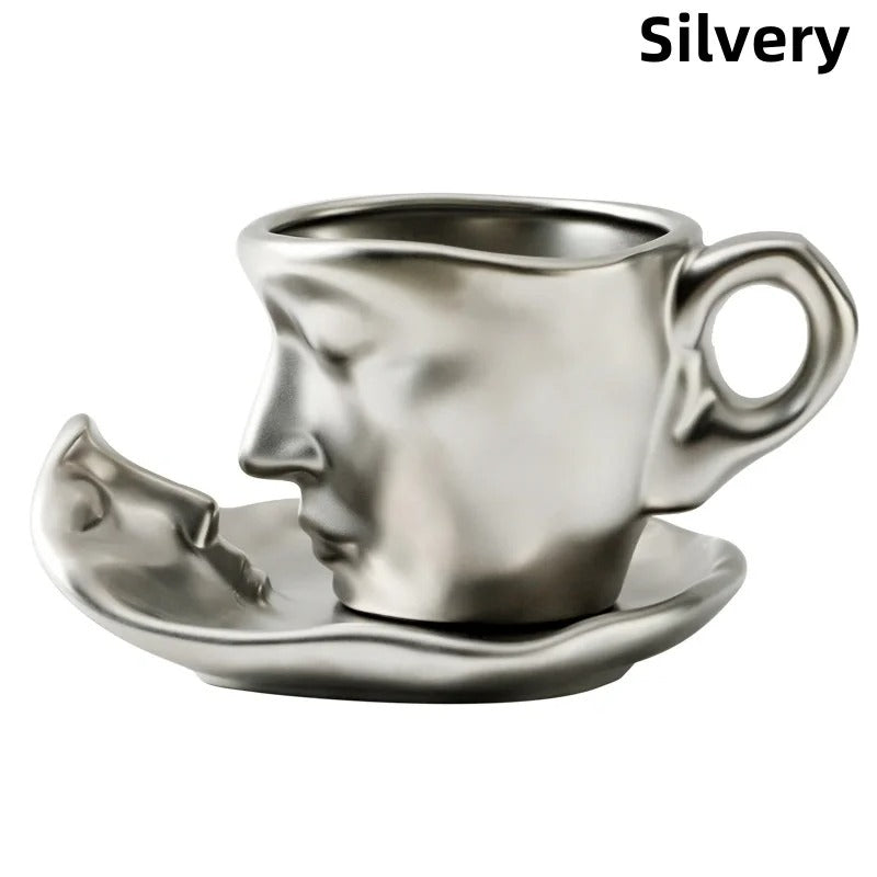 Kit - Moedor Manual de Café + Xícara com Pires Design Abstrato