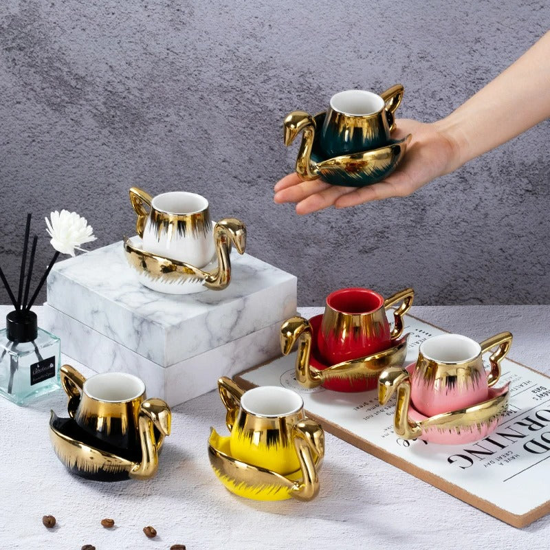 Conjuto de Xícara com Pires de Porcelana - Cisne Dourado