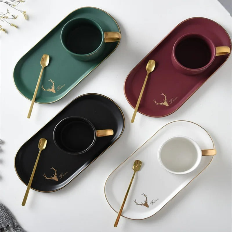 Conjunto Xícara com Pires e Mexedor de Porcelana - Linha Alto Luxo