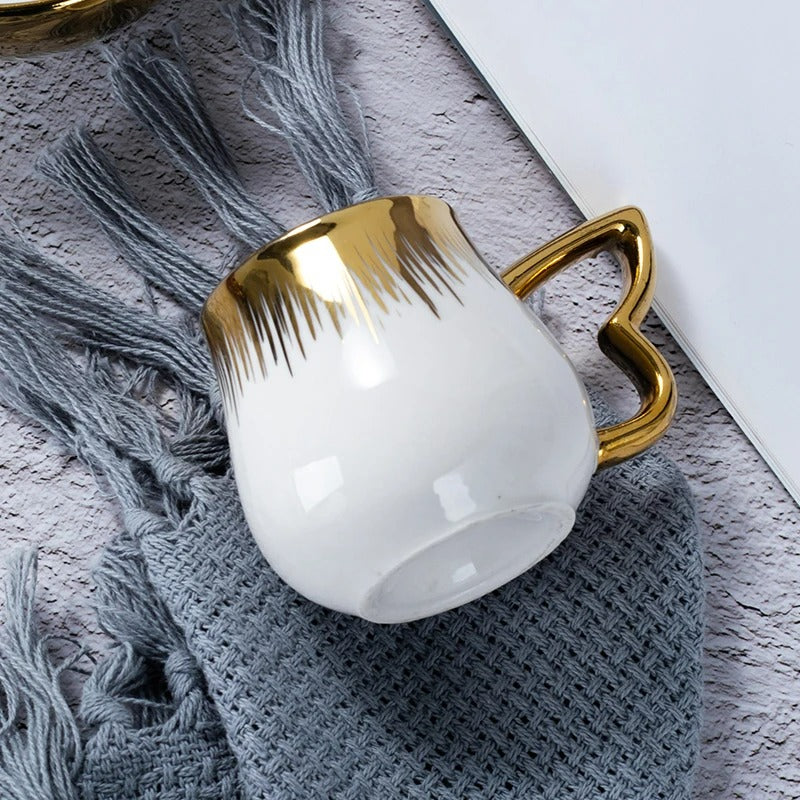 Conjuto de Xícara com Pires de Porcelana - Cisne Dourado