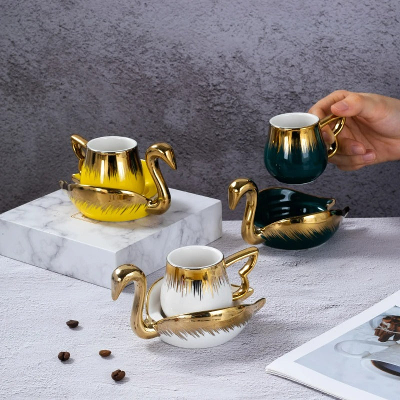 Conjuto de Xícara com Pires de Porcelana - Cisne Dourado
