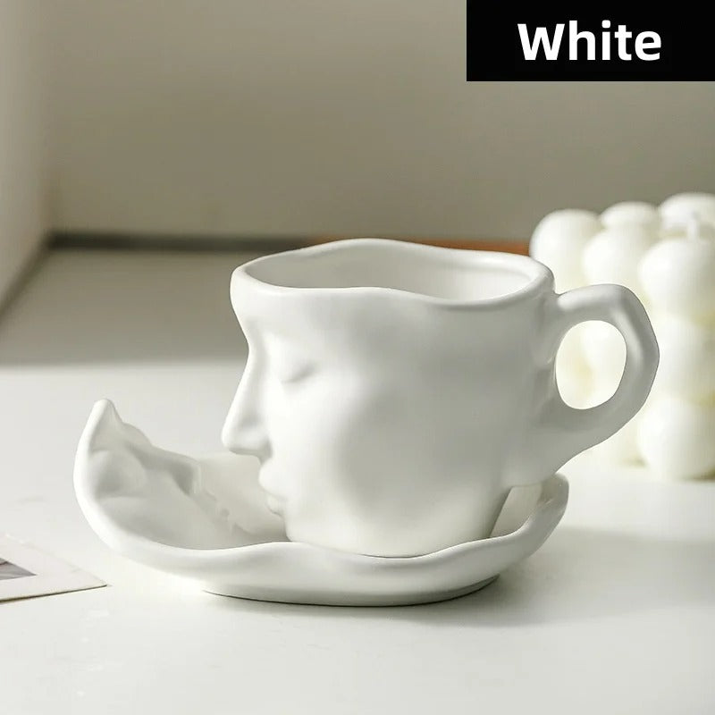 Kit - Moedor Manual de Café + Xícara com Pires Design Abstrato