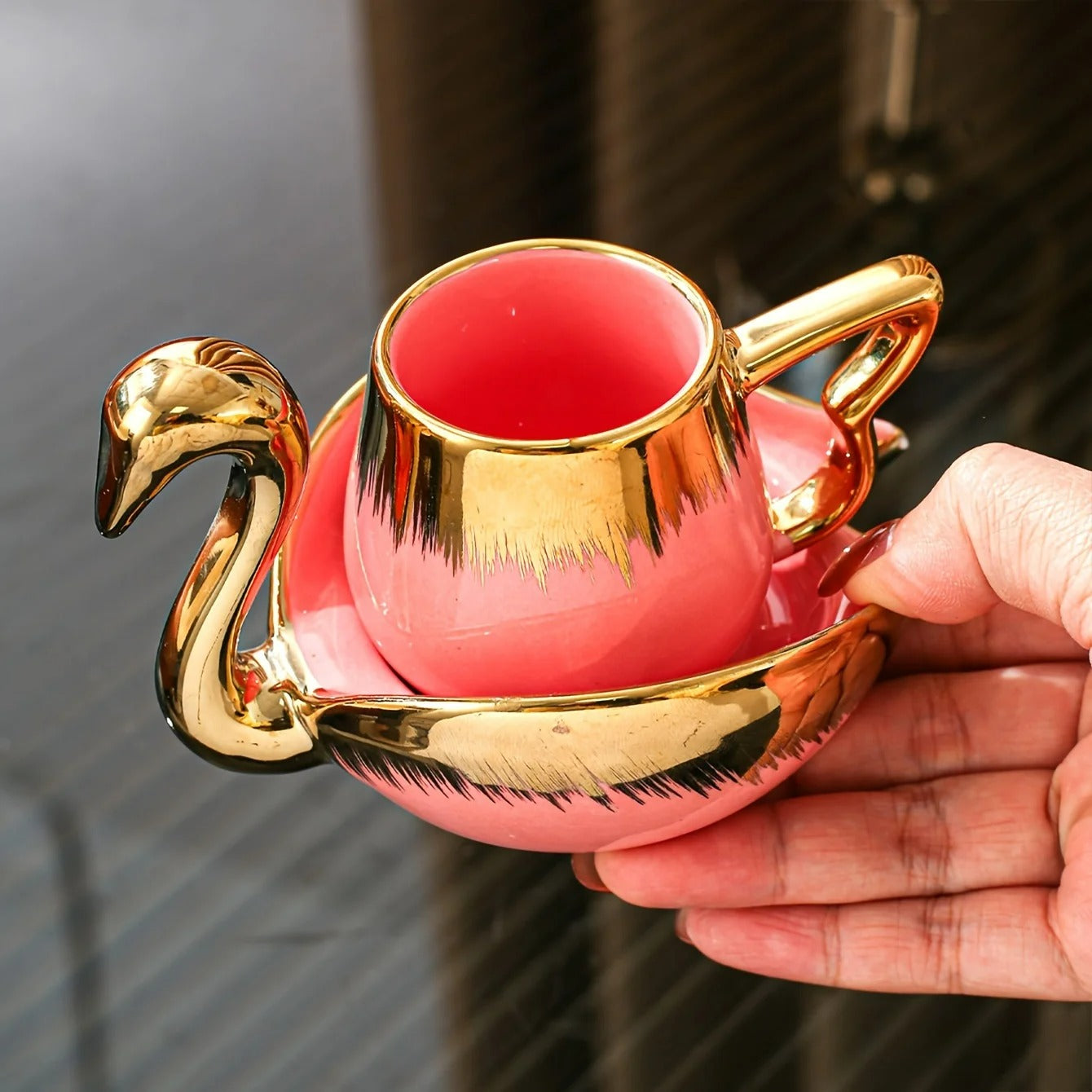 Conjuto de Xícara com Pires de Porcelana - Cisne Dourado