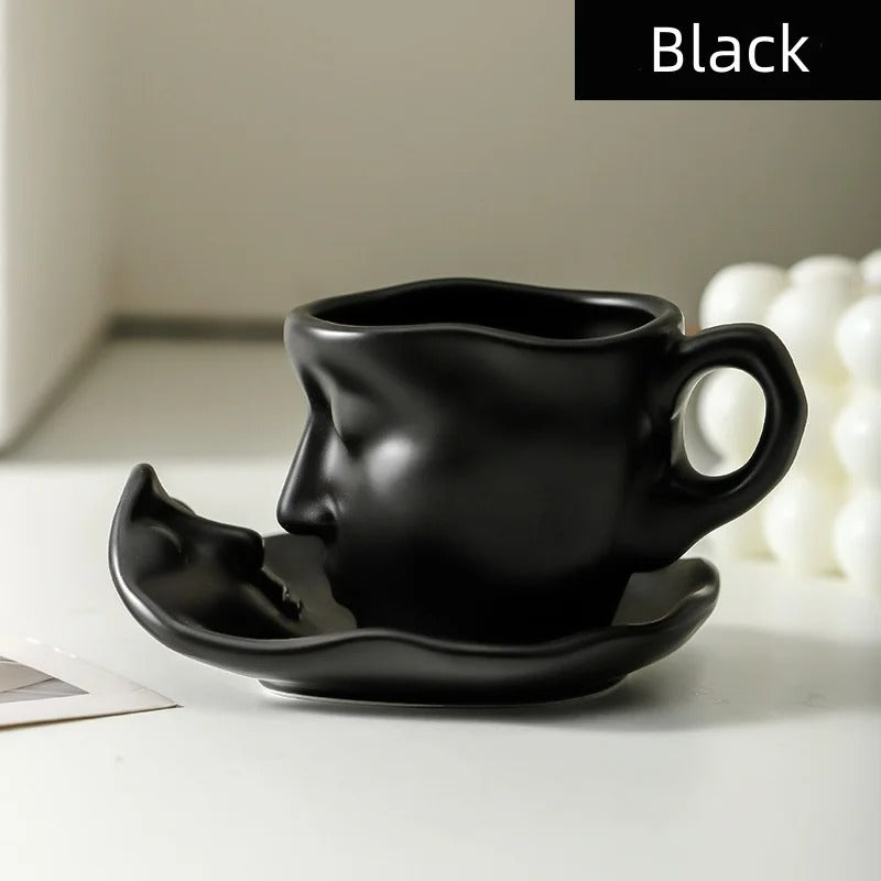 Kit - Moedor Manual de Café + Xícara com Pires Design Abstrato