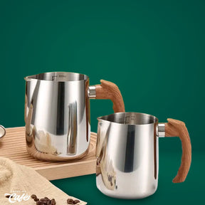 Jarra Leiteira Pitcher - Retrô com Alça em Madeira