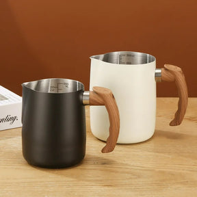 Jarra Leiteira Pitcher - Retrô com Alça em Madeira