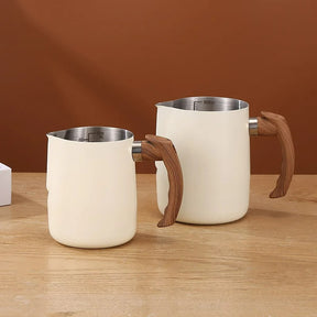 Jarra Leiteira Pitcher - Retrô com Alça em Madeira