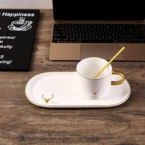 Conjunto Xícara com Pires e Mexedor de Porcelana - Linha Alto Luxo